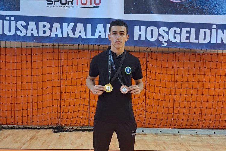 Bursa Büyükşehir Belediyesporlu Mert’ten çifte madalya
