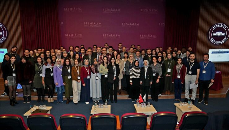 Bezmiâlem Vakıf Üniversitesi Sağlık Bilişimi Dünyasını Bir Araya Getirdi