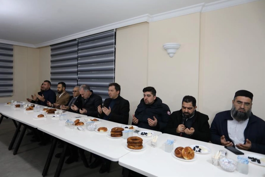 Bursa İnegöl Üçevler Cami’inde ‘Bereket Sofrası’ kuruldu