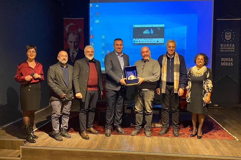 ‘Bursa Bellek- Kent Söyleşileri’nde ilk konuk Ezel Akay