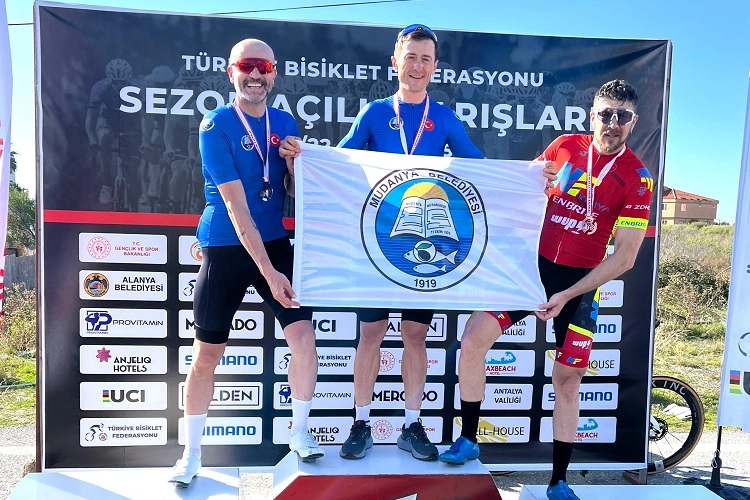 Bursa Mudanyalı bisikletçilerden 3 günde 4 madalya