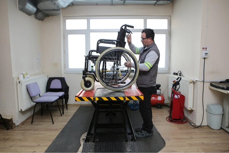 Bursa Nilüfer’de tekerlekli sandalyelere tamir