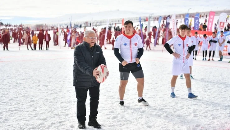 Erciyes’te Kar Ragbi heyecanı yaşandı