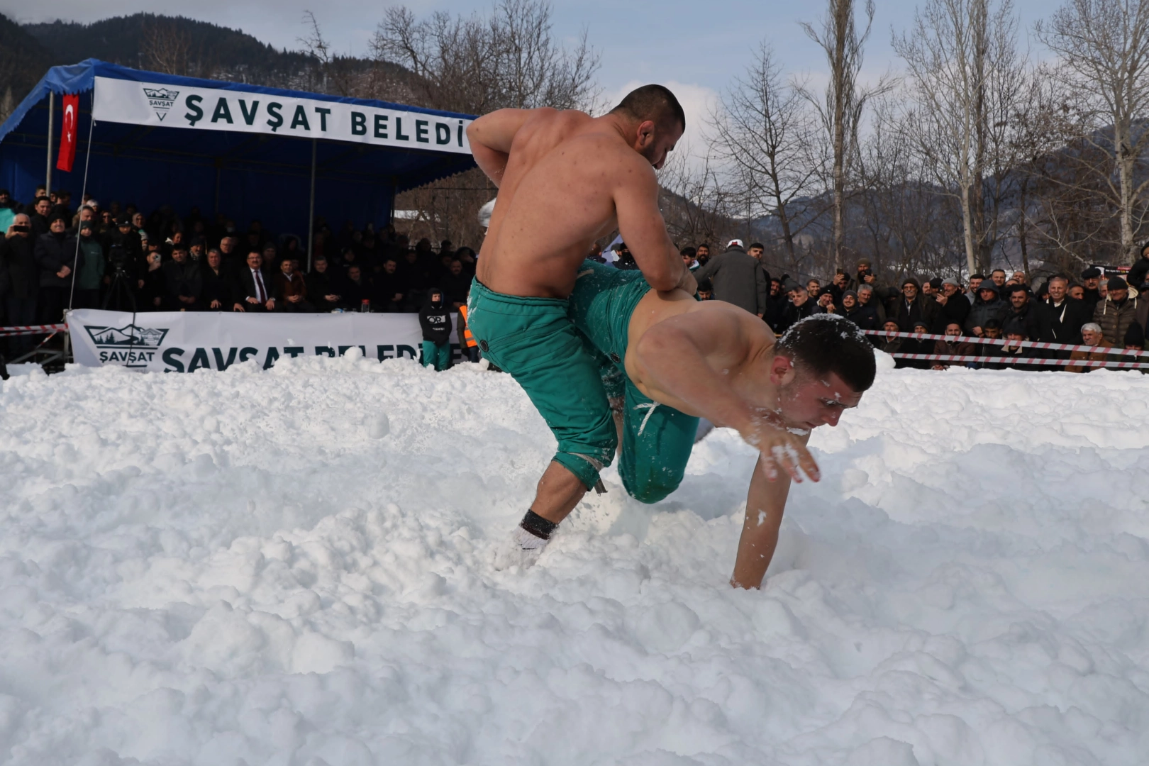 Artvin Şavşat’ta kar üstünde güç savaşı!