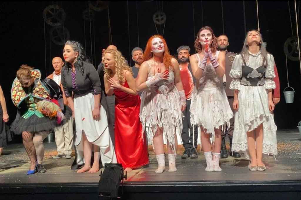 Bursa Devlet Tiyatrosu Othello ile Nazım Hikmet Kültürevinde sahne aldı