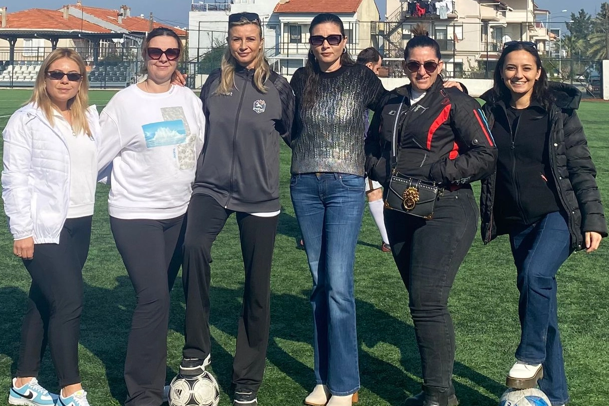Kadın yöneticiler futbola el attı