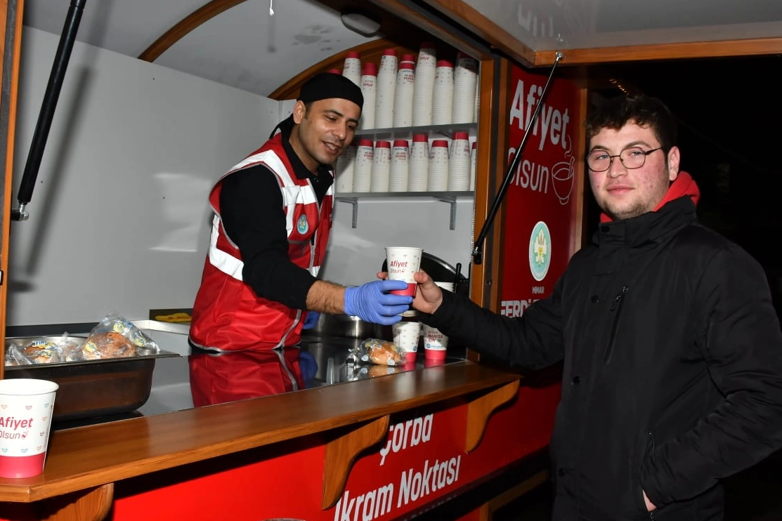 Manisa’da ‘Günaydın Çorbası’nın ikramı genişletildi… 6 noktada 3 bin çorba!