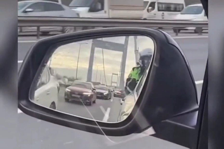 Polis memurunun insani duyarlılığına Bakan Yerlikaya’dan tebrik