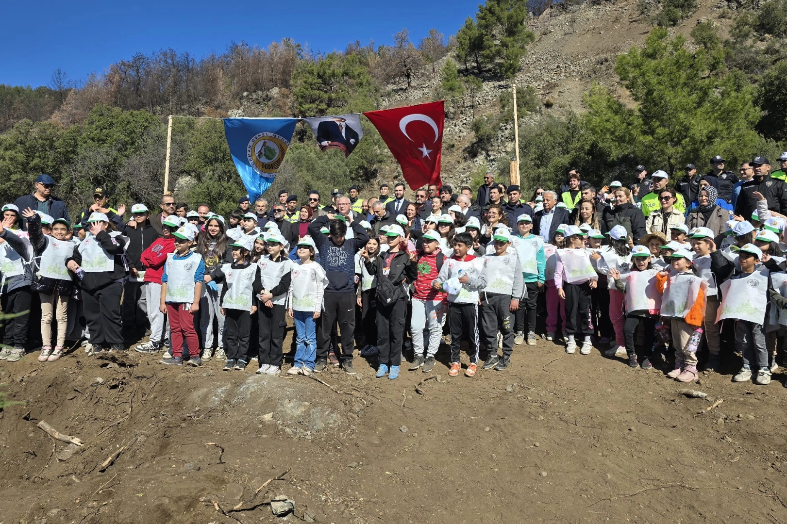 Antalya Kumluca’da fidanlar toprakla buluştu!