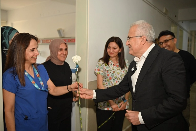 Antalya Kumluca’da sağlık çalışanlarına ‘Tıp’ ziyareti