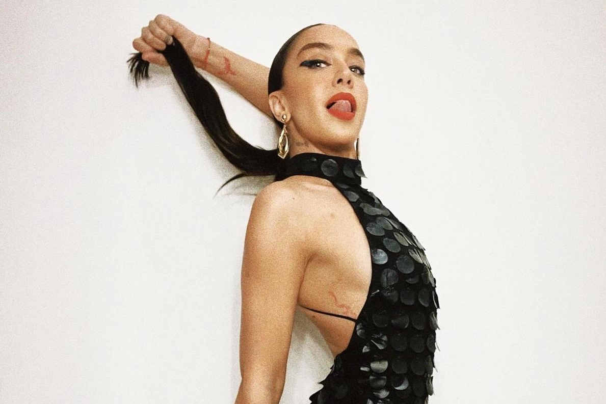 Aybüke Albere dans provaları için stüdyoda… Göbek atarken adeta usta dansçılara taş çıkarttı