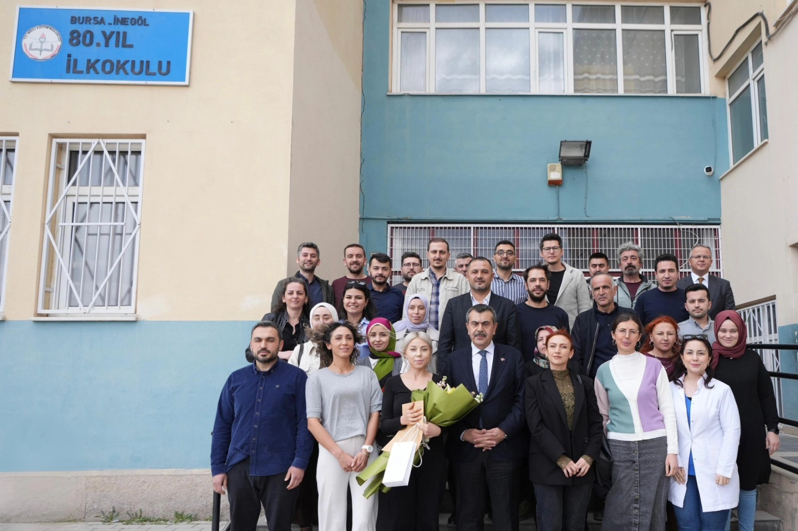 Bursa İnegöl’de Gülfidan öğretmene Bakan Tekin’den sürpriz kutlama