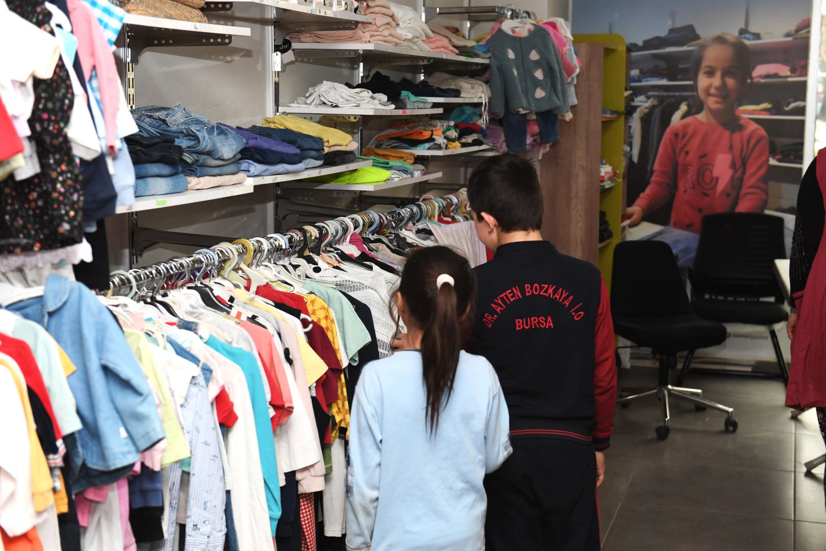 Bursa Osmangazi’nin ‘Sevgi Mağazası’ndan bayramlık sevinç