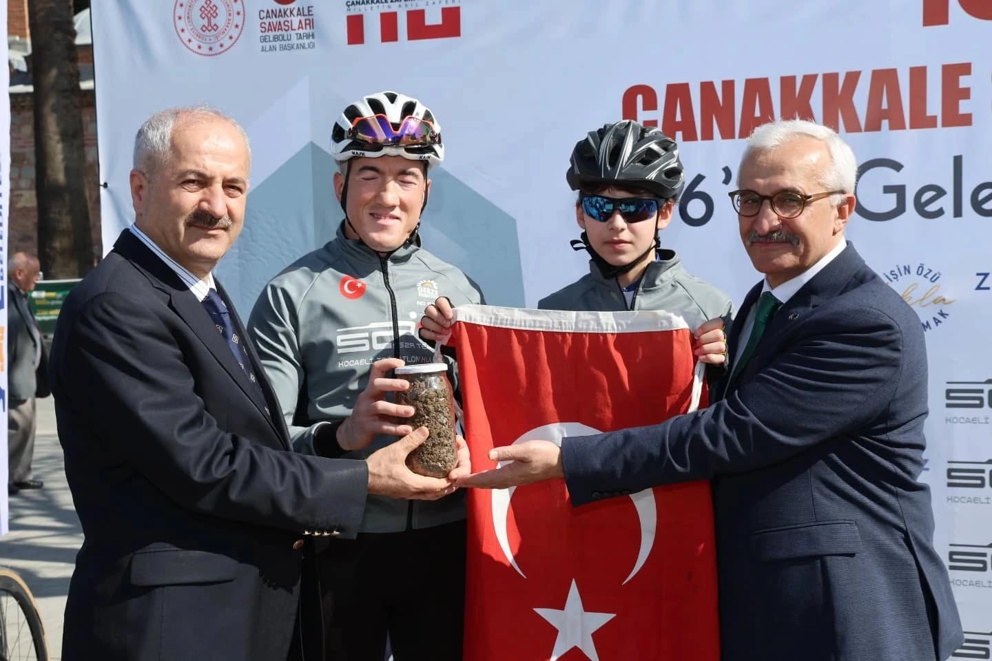 Gebze’den Çanakkale’ye uğurlandılar… Türk Bayrağı şehitliğe ulaştırılacak