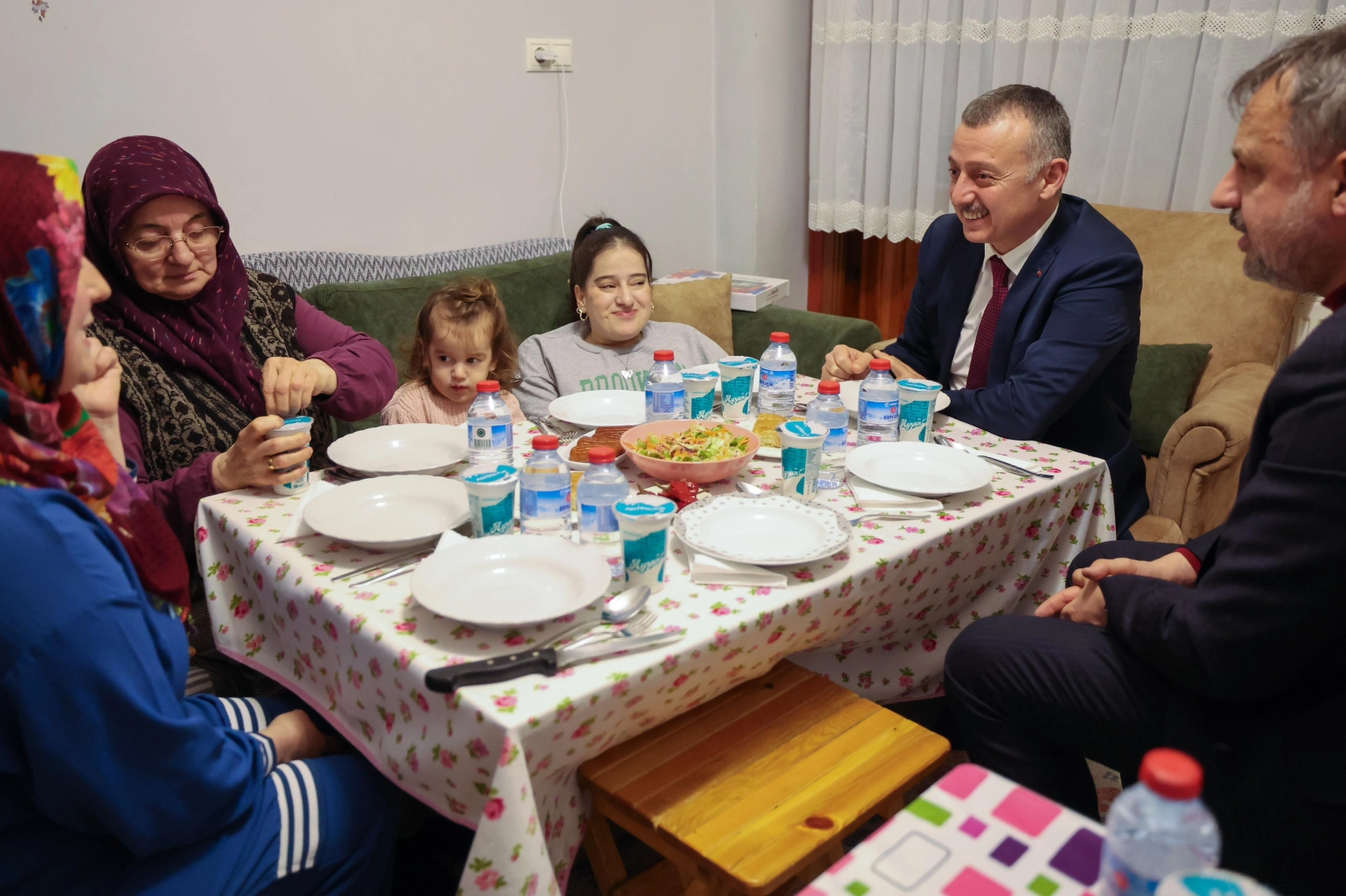 Kocaeli’de Büyükakın, Ramazan ayında ev ziyaretlerine devam ediyor