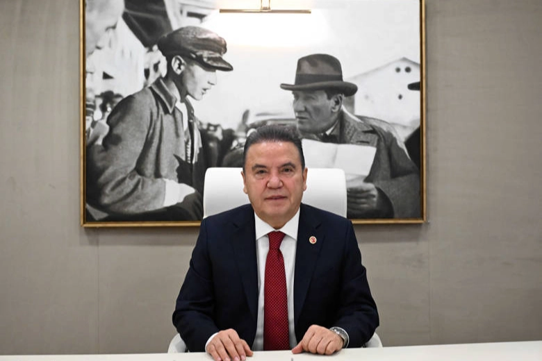 Muhittin Böcek’ten 8 Mart mesajı