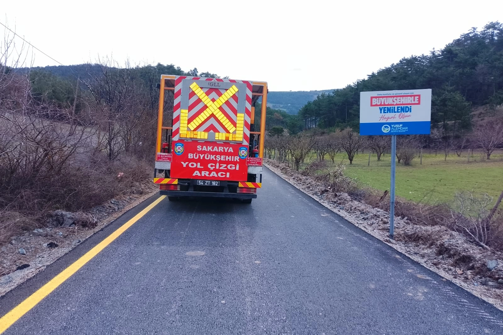 Sakarya Büyükşehir’den kırsal yollarda çizgi mesaisi