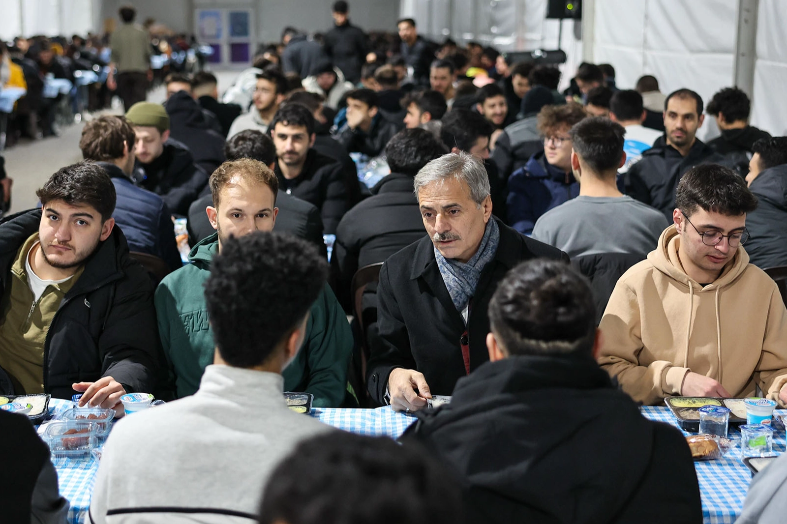 Sakarya’da Başkan Alemdar, gençlerle bir araya geldi