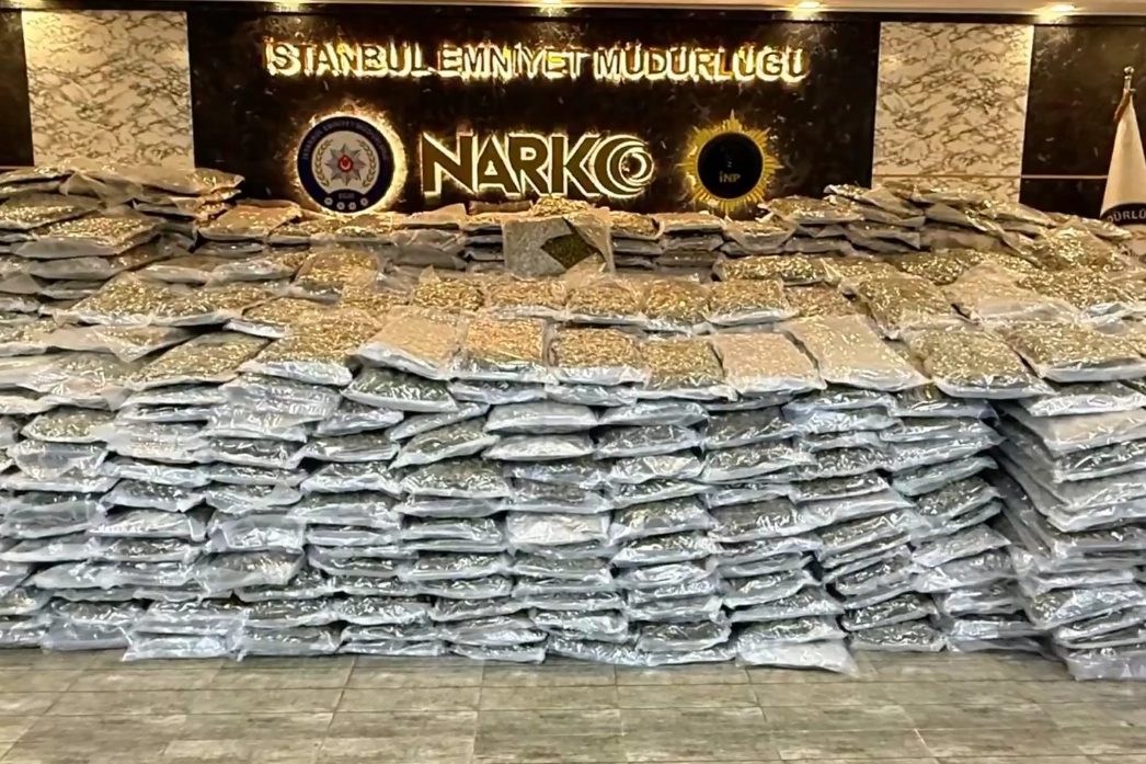 Başakşehir’de uyuşturucu çetesine darbe! 880 kg Skunk ile 7 zehir taciri tutuklandı!