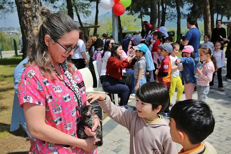 Bursa’da çocuklara hayvan sevgisi aşılandı