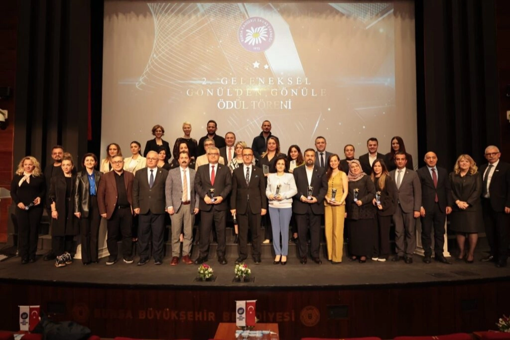 Bursa Kanserle Savaş Derneği’nden anlamlı ödül gecesi