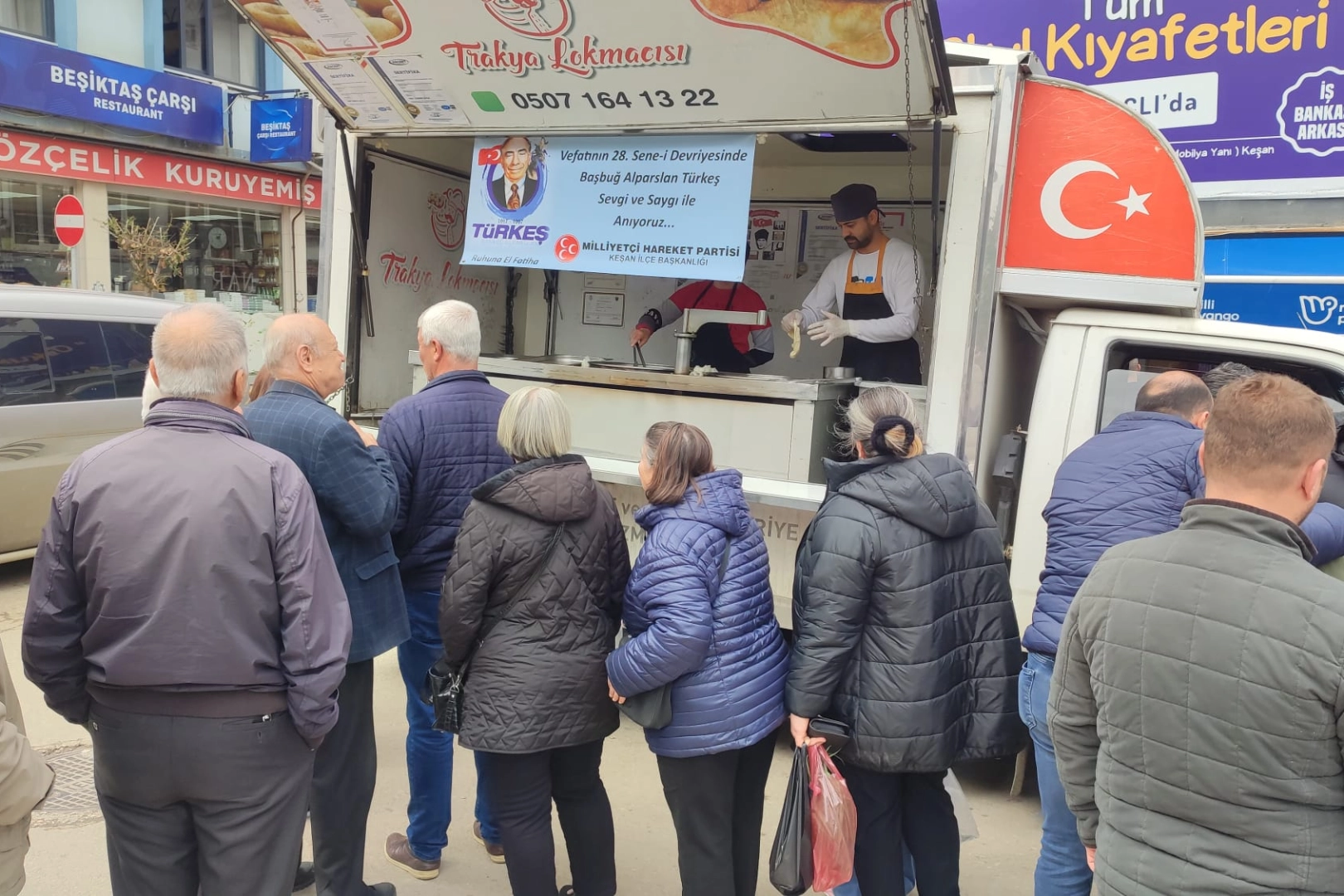 Edirne Keşan’da MHP’den Türkeş’e hayır lokması