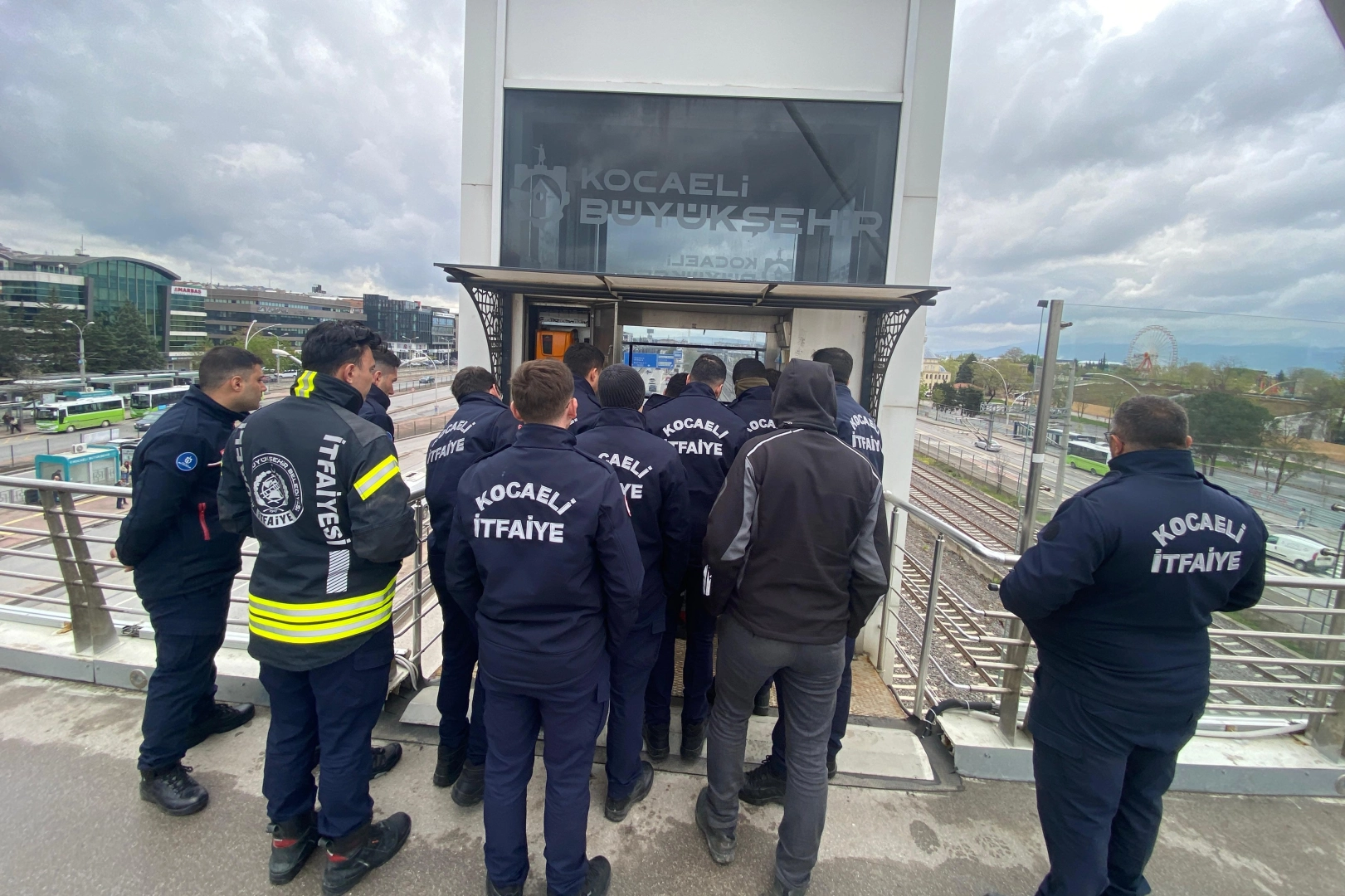 Kocaeli İtfaiyesi’nden personeline ‘asansörde kurtarma’ eğitimi