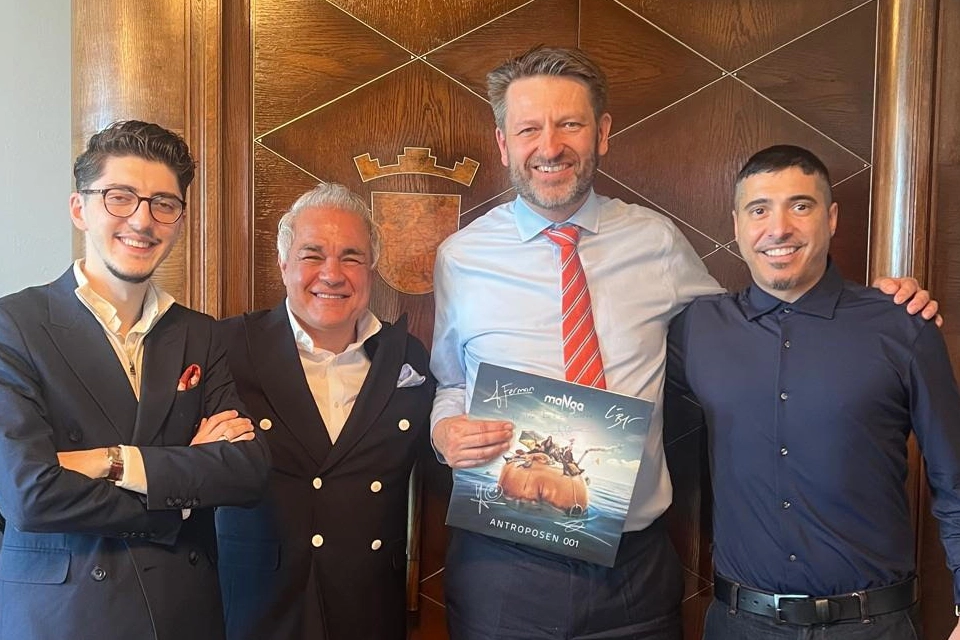 maNga solisti Ferman Akgül Oslo Parlemento’sunda