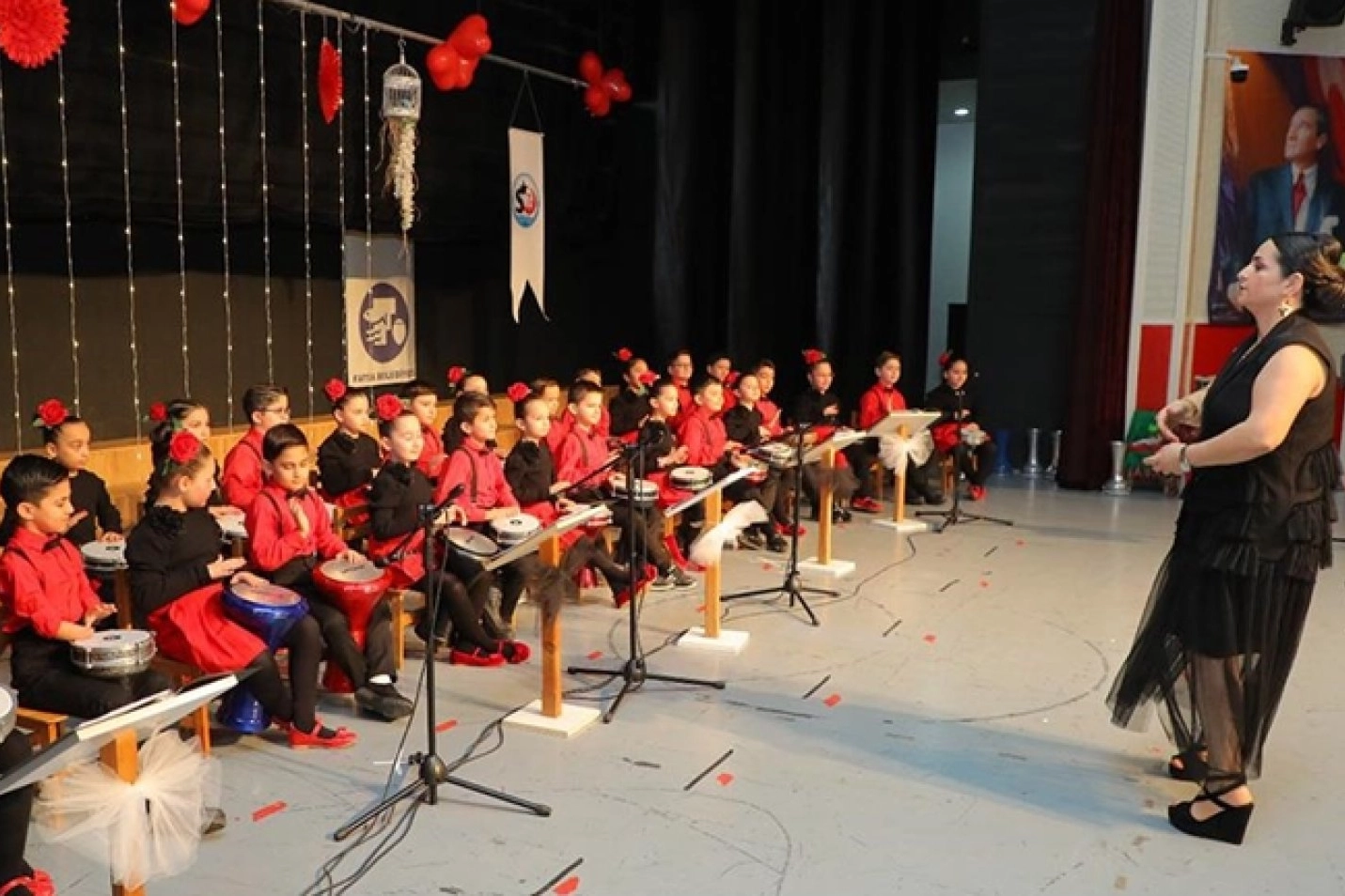 Ordu’da ilkokul öğrencileri darbuka çalmayı bidonla öğrendi