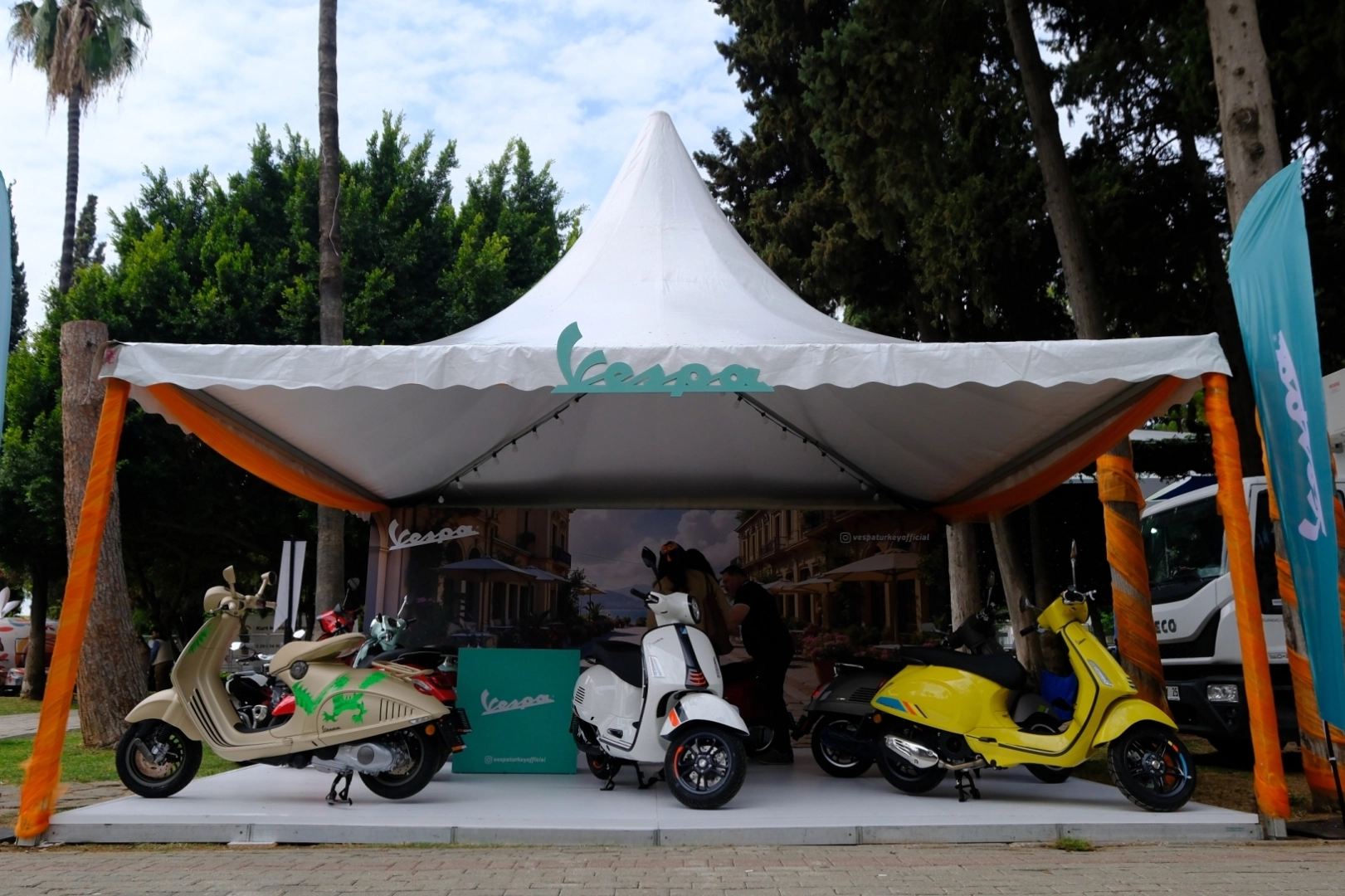 Vespa, Uluslararası Adana Portakal Çiçeği Karnavalı’nda özgürlüğe sürüyor