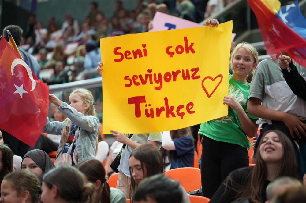 5 bin çocuk, tek bir dil!