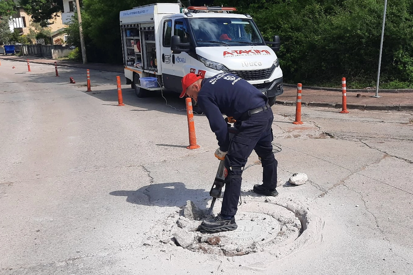 Kocaeli’de yol güvenliği için baca ve ızgaralar yenileniyor