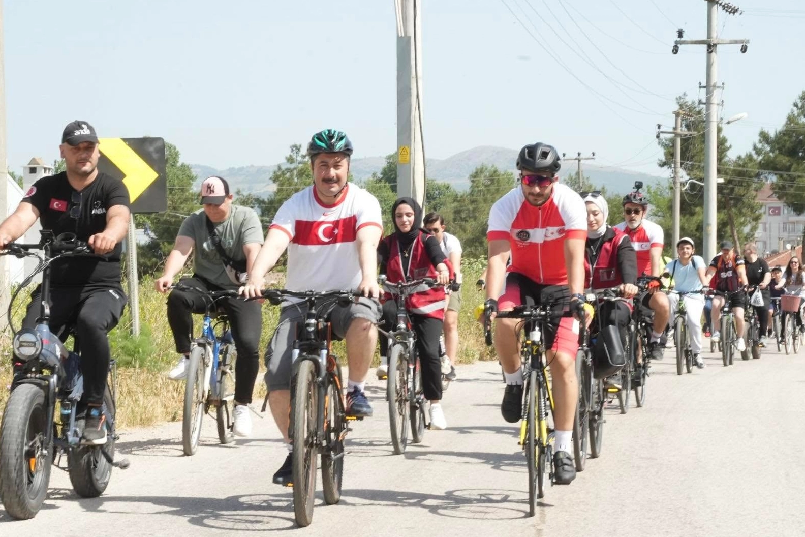 Bisiklet tutkunları Bursa Yenişehir’de doğa için pedalladı