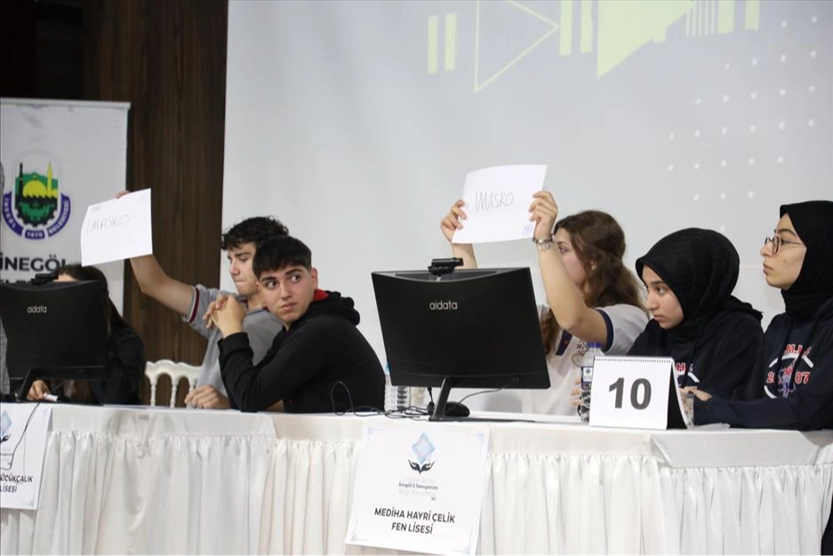 Bursa İnegöl’de liseliler bilgileriyle yarıştı