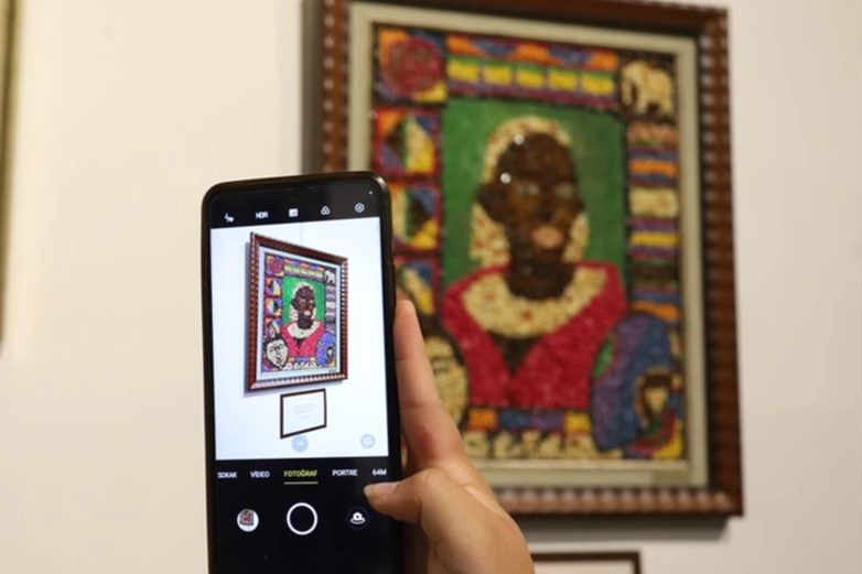 Bursa İnegöl’de ‘Taşın Kalbi’ ilgi görüyor