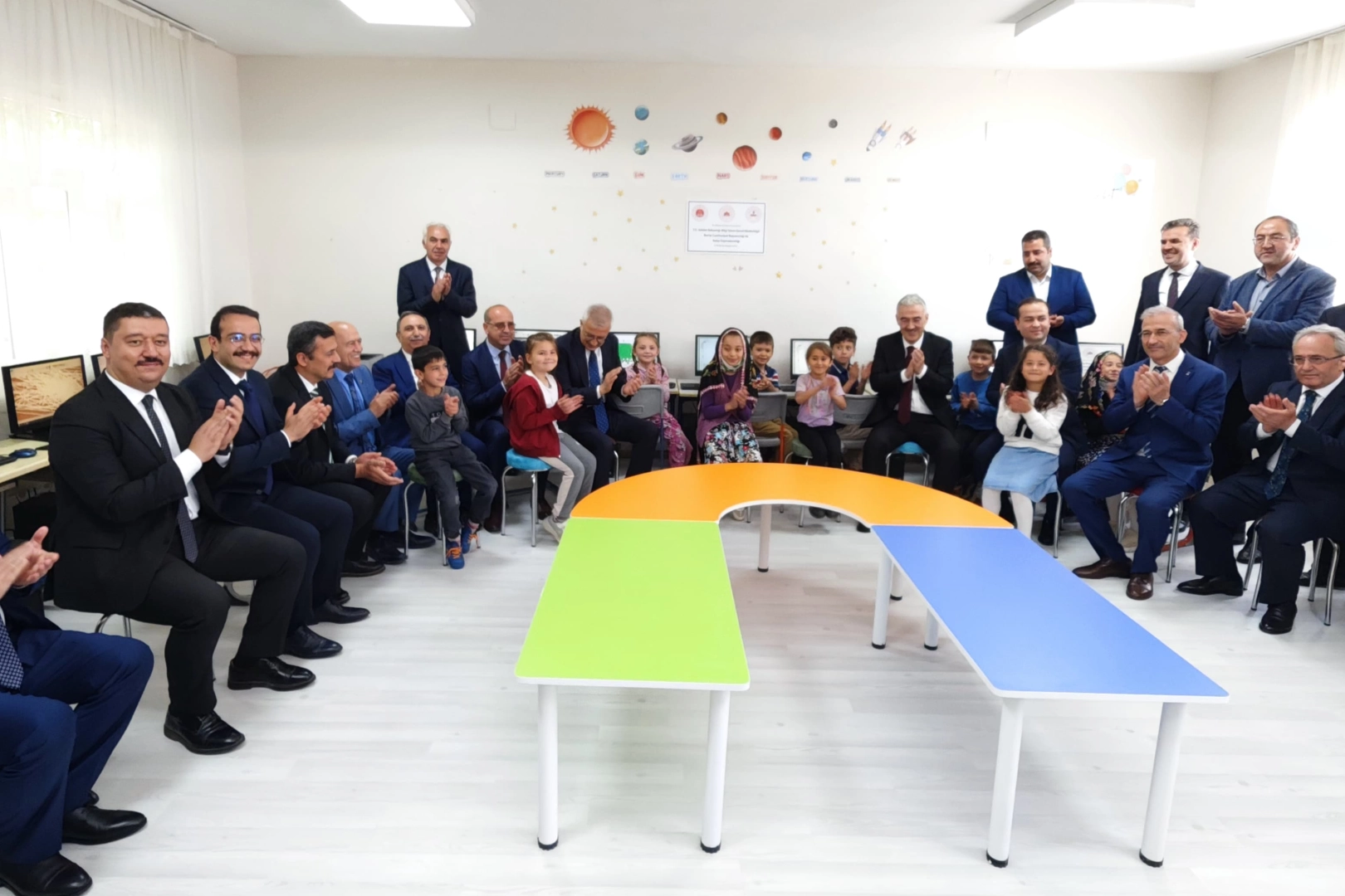 Bursa kırsalına teknoloji desteği… 64 bilgisayar eğitime kazandırıldı