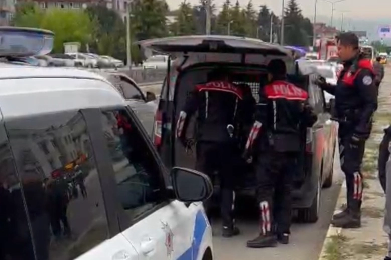 Düzce’de motosiklet sürücüsü polise saldırdı