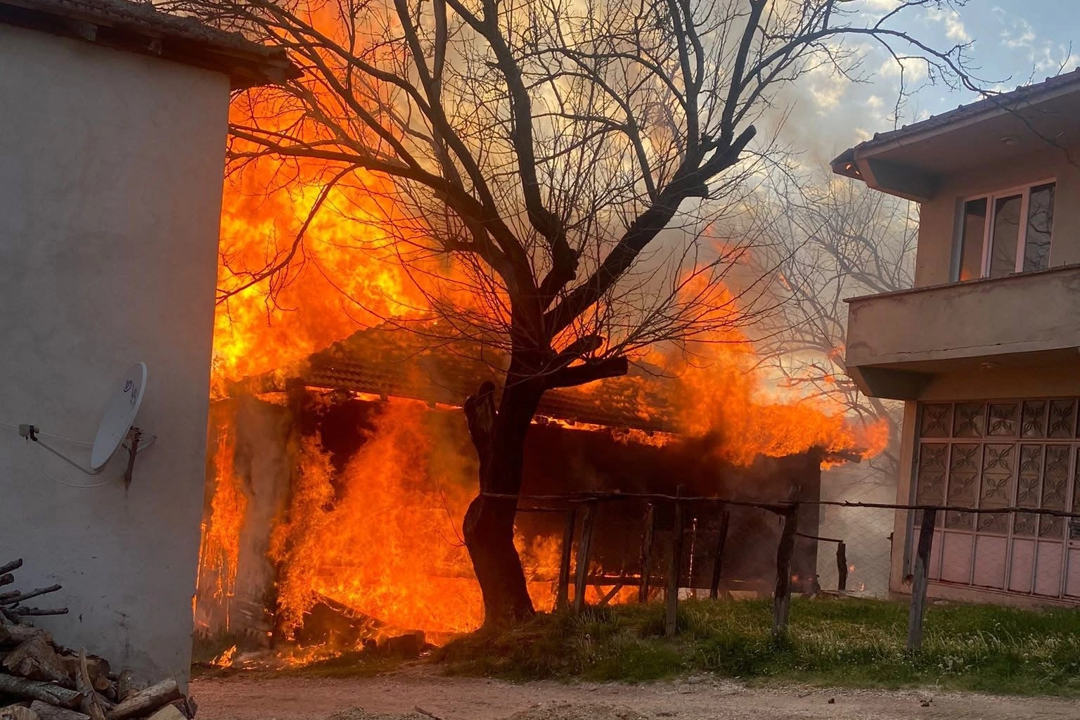 Düzce Yığılca’da ev ve traktör yandı