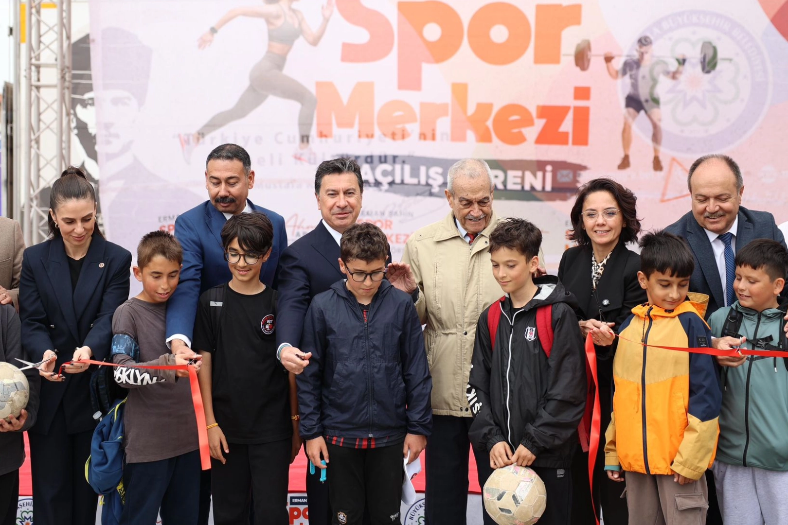 Erman Şahin Spor Merkezi Muğla’da hizmete açıldı