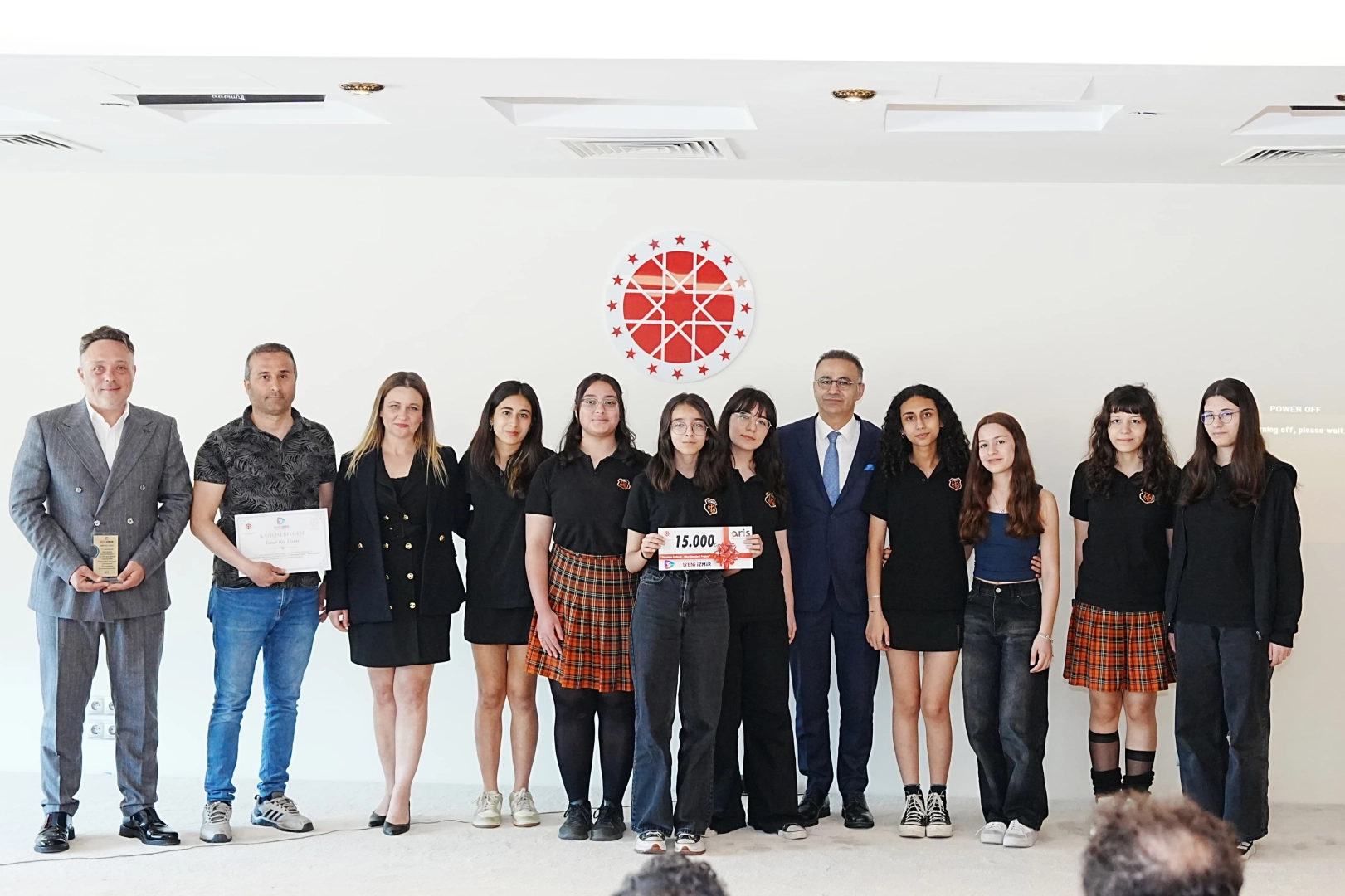 İzmir’de 400 öğrenci gazetecilikle ‘Yarınlara İz Bırak’tı