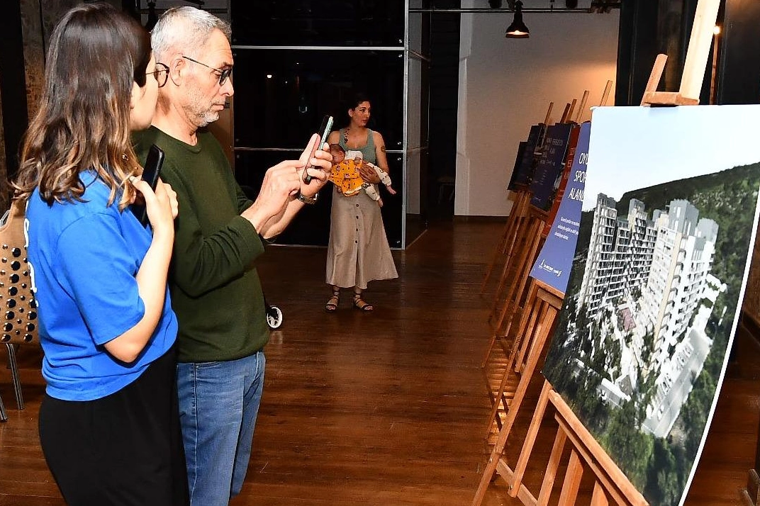 İzmir’de Menemen Konutları’nda evrak teslimleri başladı