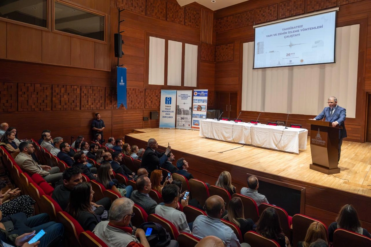 İzmir’de Başkan Tugay’dan güvenli kentleşme çağrısı