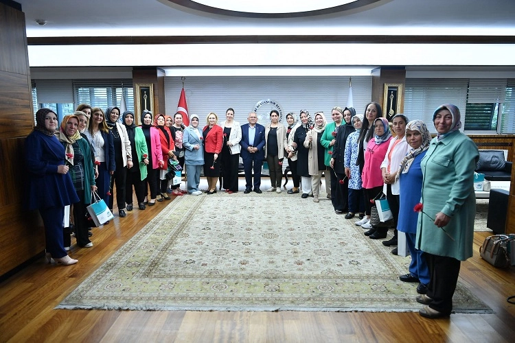 Kayseri Büyükşehir’den kadın muhtarlara Anneler Günü toplantısı