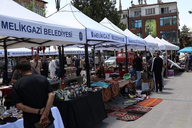 Kayseri Melikgazi Antika Pazarı’na yoğun ilgi