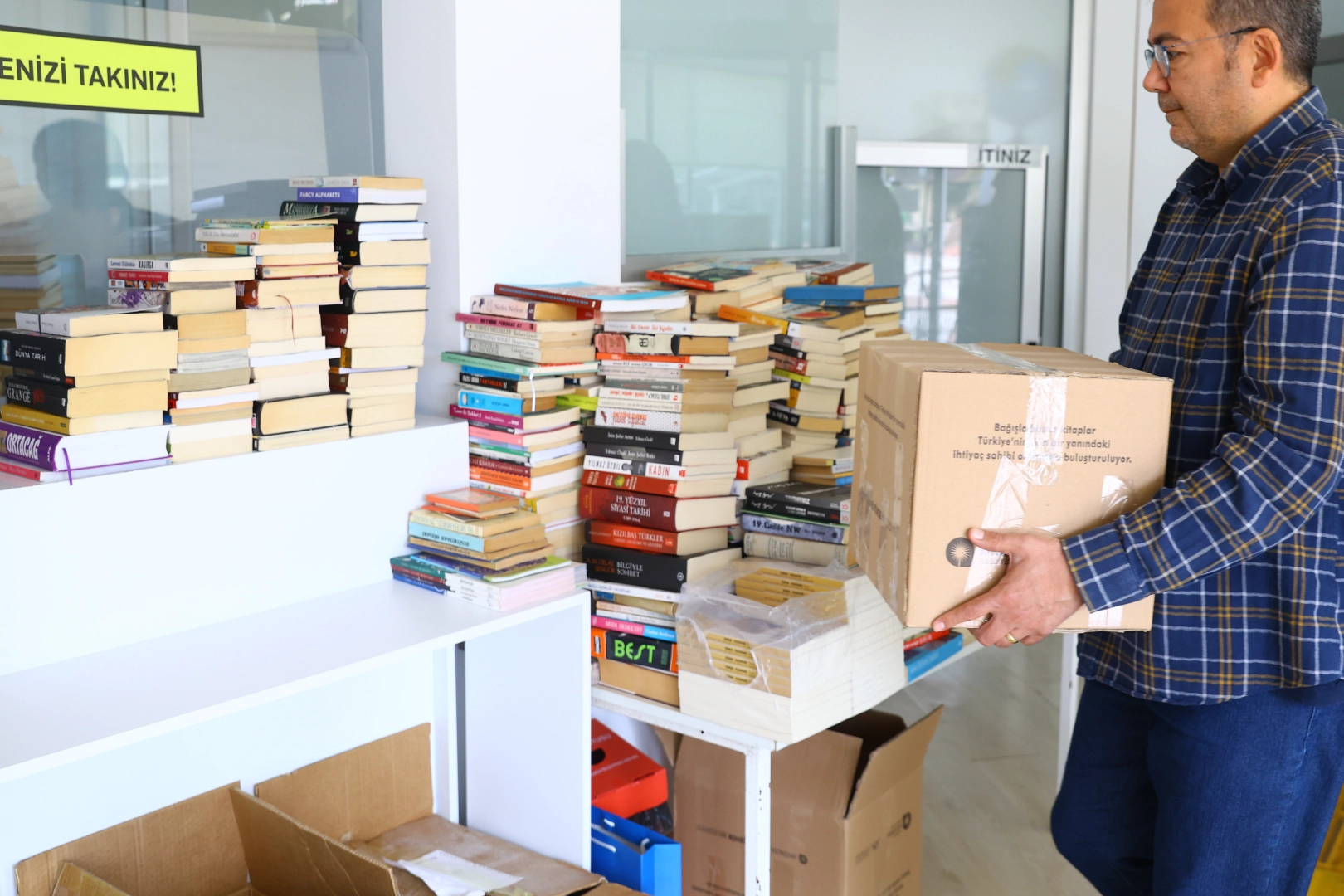 Kitaplar Antalya’dan yola çıkıyor, Türkiye’yi aydınlatıyor