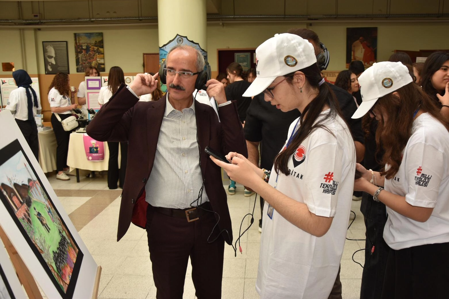 Manisa’da TÜBİTAK 4006 Bilim Fuarı’nda 16 proje sergilendi