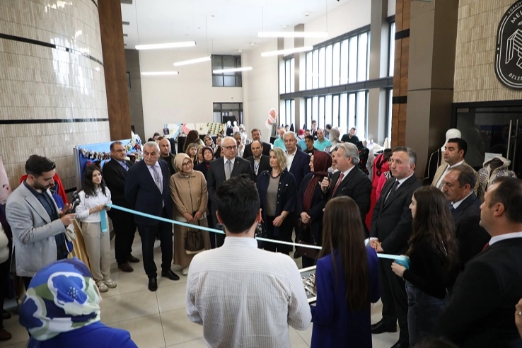 MELMEK’in Hayat Boyu Öğrenme Yıl Sonu Sergisi açıldı