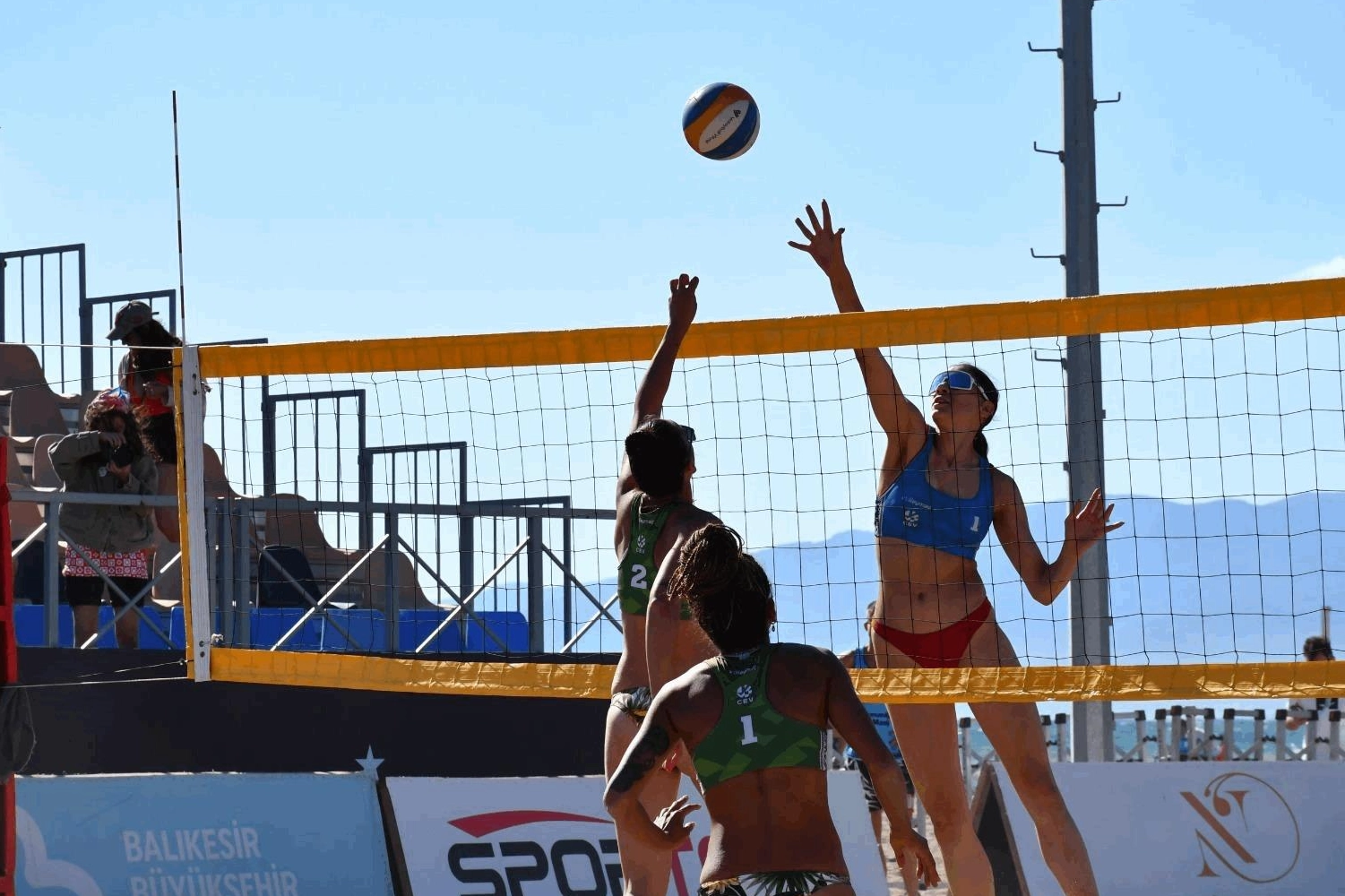 Ören’de play voleybol nefes kesti