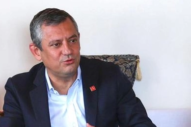 Özgür Özel’den saldırı sonrası ilk mesaj: Fırtınadan sağ salim geçeceğiz
