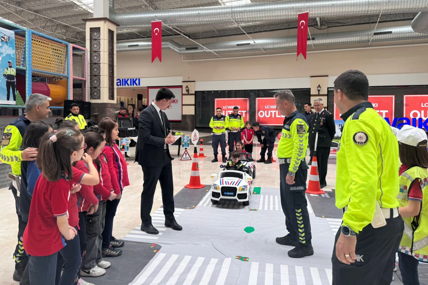 Pazaryeri Kaymakamı trafik bilincine dikkat çekti